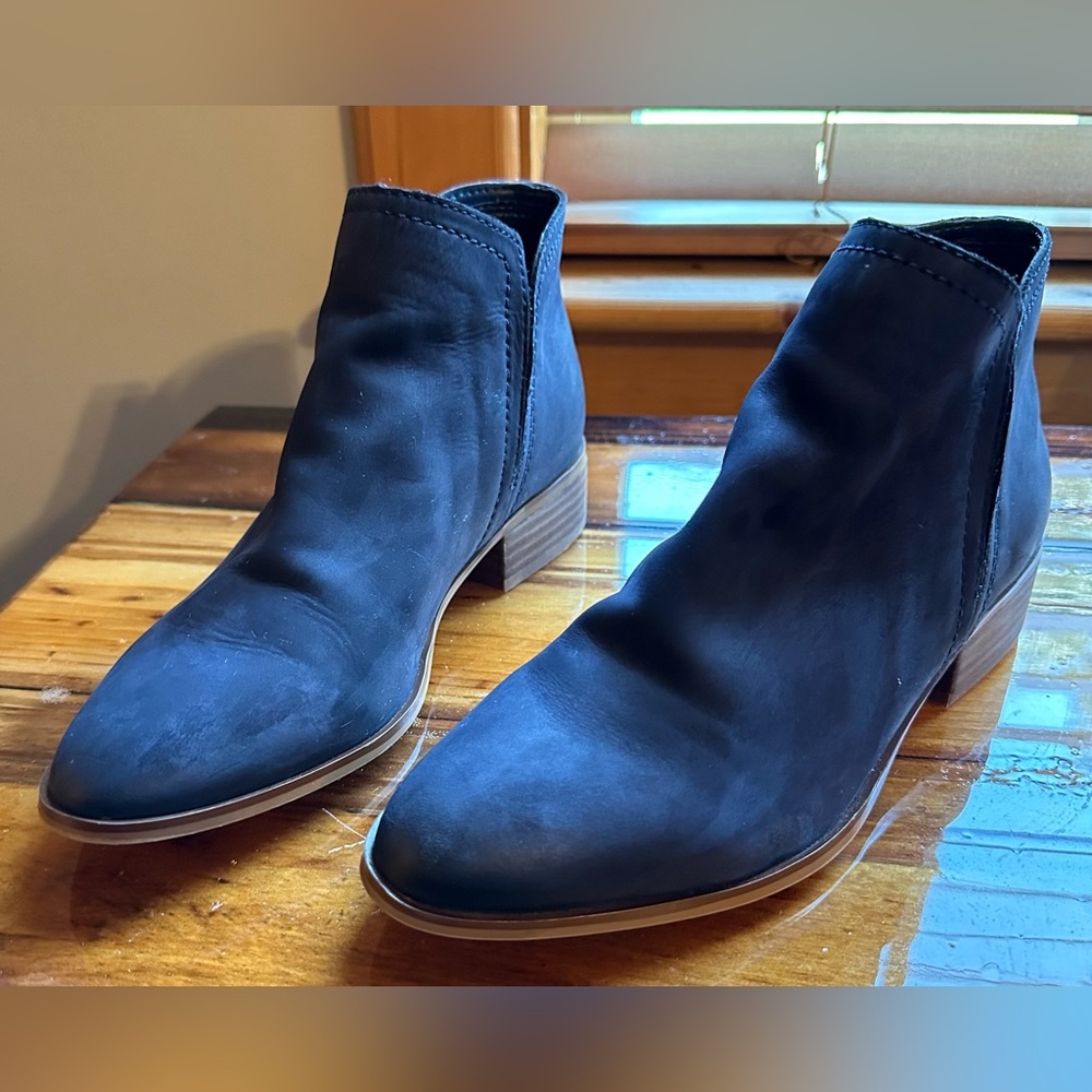 Aldo pull on booties.